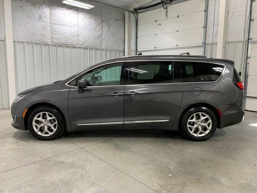 2019 Chrysler Pacifica Touring-L