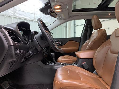 2019 Jeep Cherokee Overland