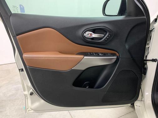 2019 Jeep Cherokee Overland
