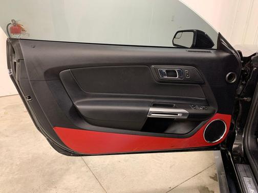 2017 Ford Mustang V6