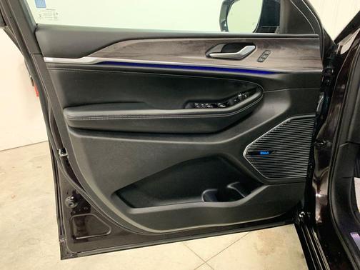 2022 Jeep Grand Cherokee 4xe Overland