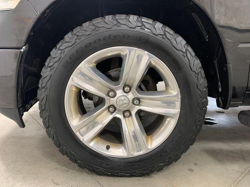 Brilliant Black Crystal Pearlcoat 2019 RAM 1500 Classic SLT