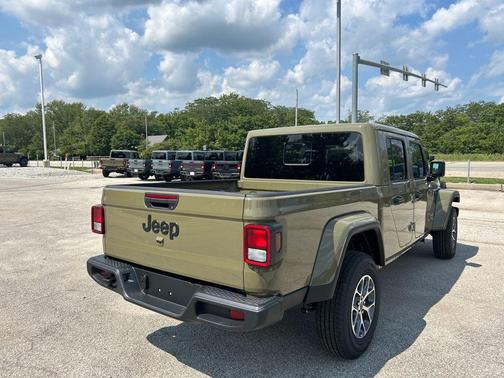 2025 Jeep Gladiator Sport