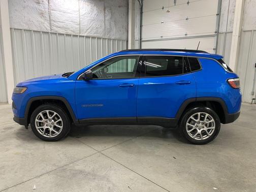 2022 Jeep Compass Latitude Lux