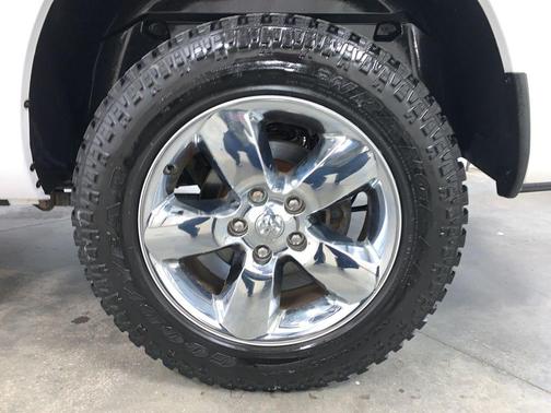 Bright White Clearcoat 2018 RAM 1500 Big Horn