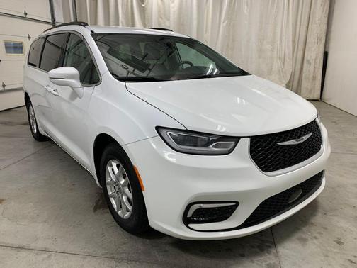 2022 Chrysler Pacifica Touring-L