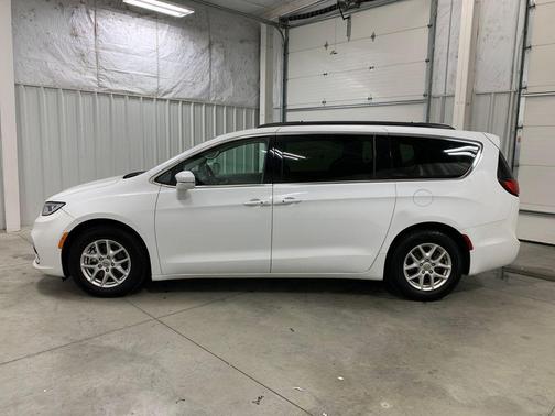 2022 Chrysler Pacifica Touring-L