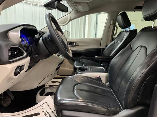 2022 Chrysler Pacifica Touring-L