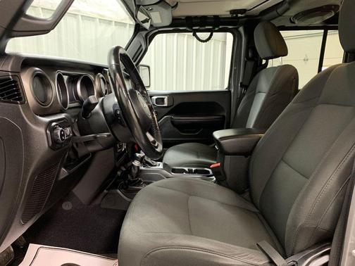 2020 Jeep Gladiator Sport