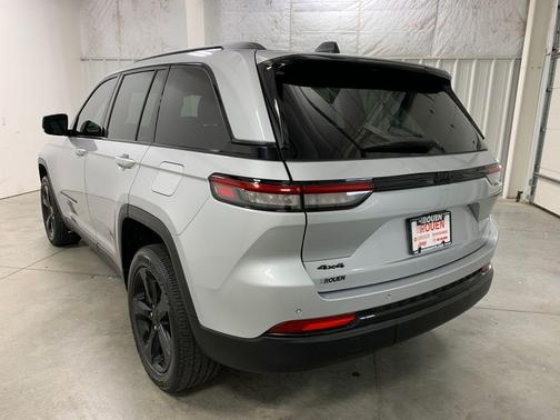 2022 Jeep Grand Cherokee Altitude