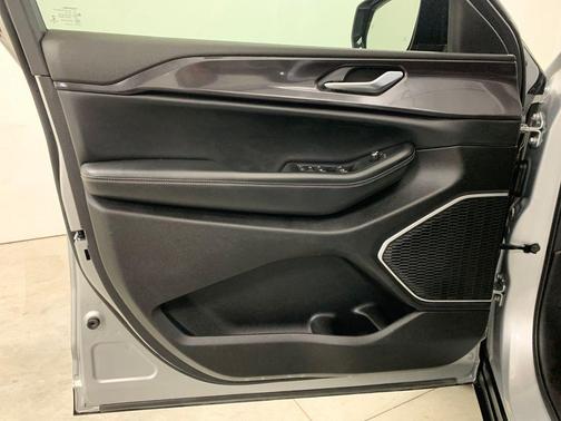 2022 Jeep Grand Cherokee Altitude