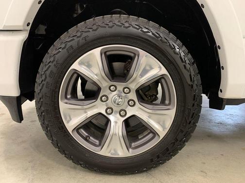 Bright White Clearcoat 2020 RAM 1500 Laramie
