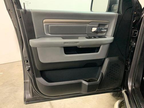 Granite Crystal Clearcoat Metallic 2017 RAM 1500 SLT