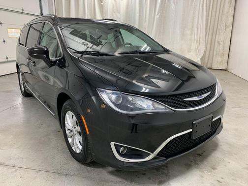 2019 Chrysler Pacifica Touring-L