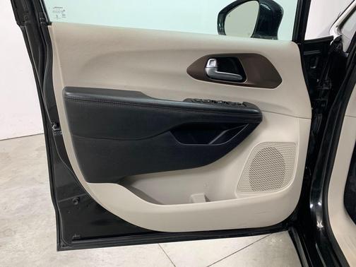 2019 Chrysler Pacifica Touring-L