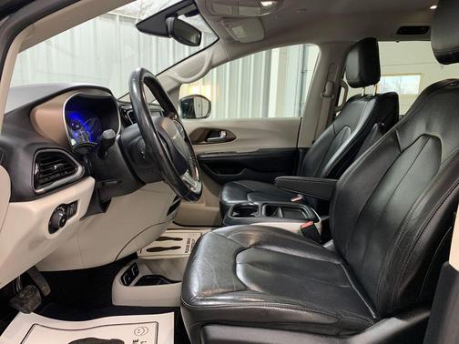 2019 Chrysler Pacifica Touring-L