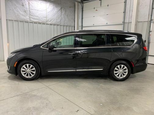 2019 Chrysler Pacifica Touring-L