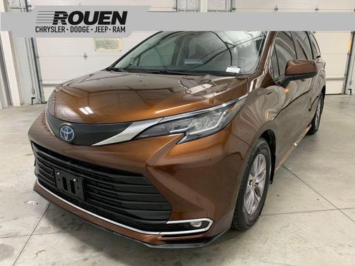 2022 Toyota Sienna XLE