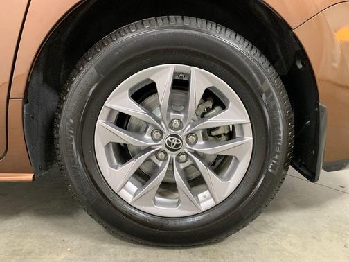 2022 Toyota Sienna XLE