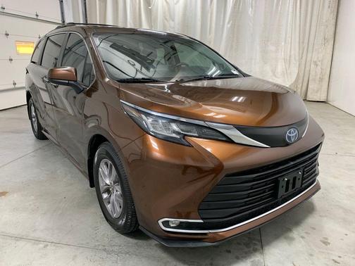 2022 Toyota Sienna XLE