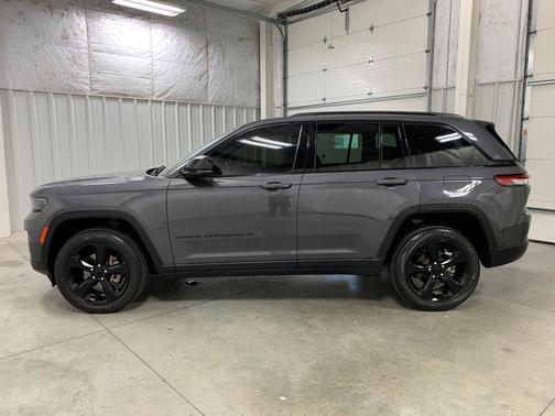 2022 Jeep Grand Cherokee Altitude