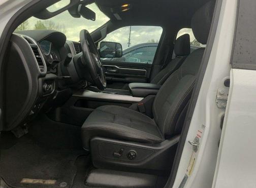 Bright White Clearcoat 2019 RAM 1500 Big Horn
