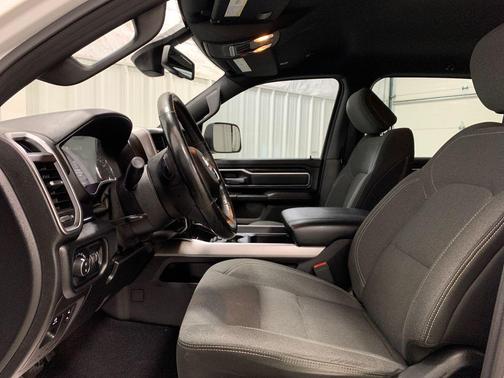 Bright White Clearcoat 2019 RAM 1500 Big Horn