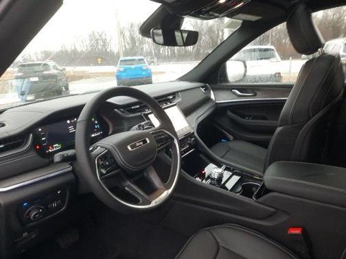 2022 Jeep Grand Cherokee 4xe Overland