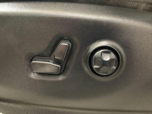 Bright White Clearcoat 2023 Chrysler Pacifica Touring-L