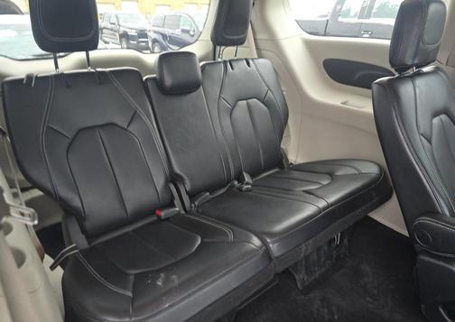 2023 Chrysler Pacifica Touring-L