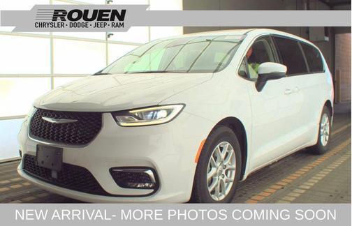 2023 Chrysler Pacifica Touring-L