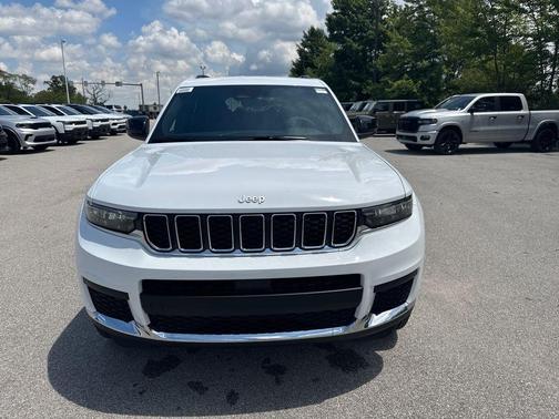 Bright White Clearcoat 2026 Jeep Grand Cherokee L Laredo