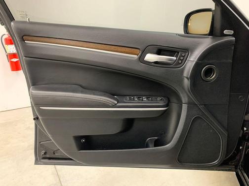 2012 Chrysler 300C Luxury Series