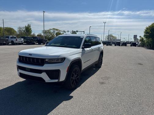 Bright White Clearcoat 2026 Jeep Grand Cherokee L Laredo