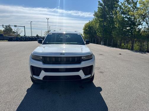 Bright White Clearcoat 2026 Jeep Grand Cherokee L Laredo