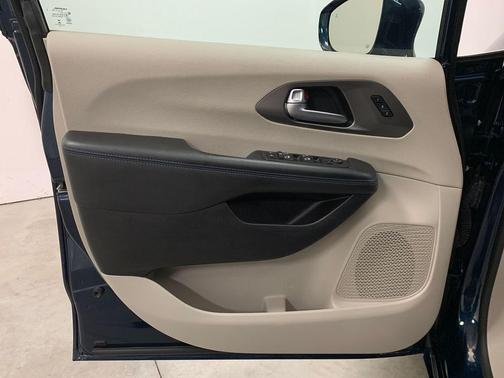 2021 Chrysler Pacifica Touring-L