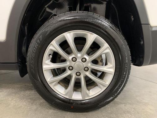 Bright White Clearcoat 2020 Jeep Cherokee Latitude