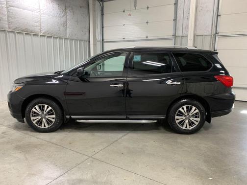 2019 Nissan Pathfinder SL