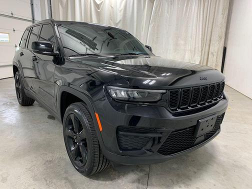 Diamond Black 2024 Jeep Grand Cherokee Laredo