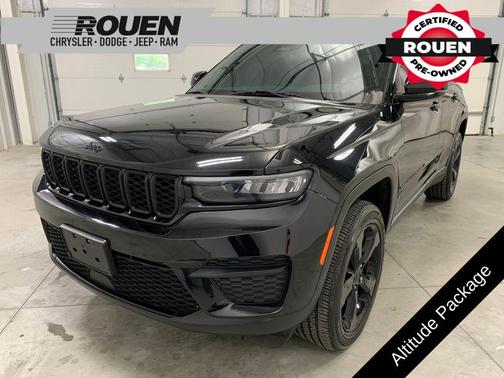 Diamond Black 2024 Jeep Grand Cherokee Laredo