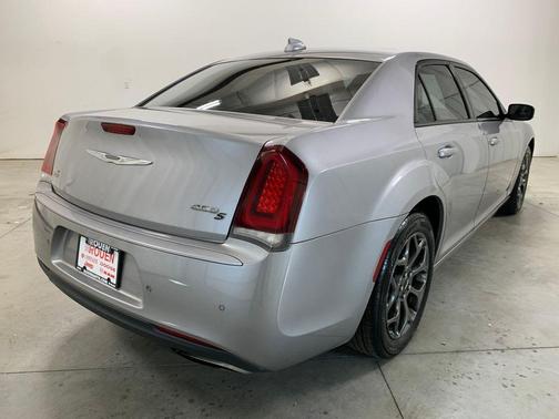 2018 Chrysler 300 S