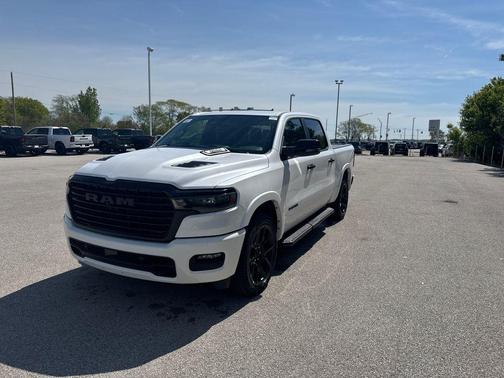 Ivory White Tri-Coat Pearl 2026 RAM 1500 Laramie