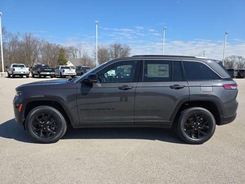 Metallic 2026 Jeep Grand Cherokee Laredo