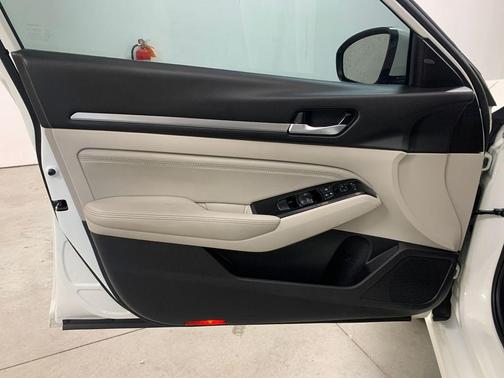 White 2020 Nissan Altima 2.5 SL
