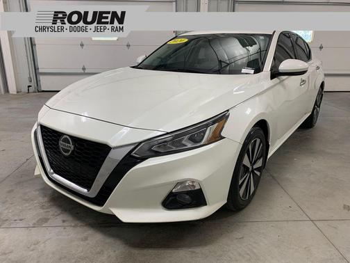White 2020 Nissan Altima 2.5 SL