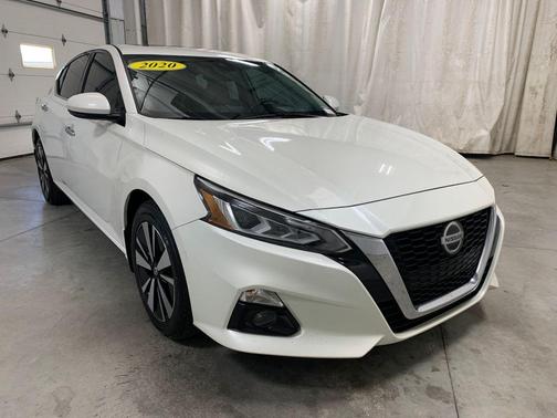 White 2020 Nissan Altima 2.5 SL