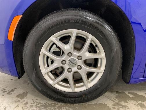 2021 Chrysler Voyager LX