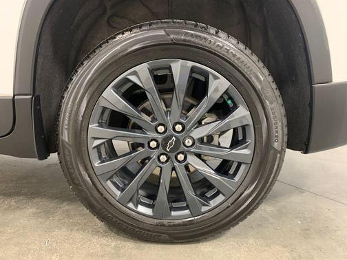 Summit White 2023 Chevrolet Traverse RS