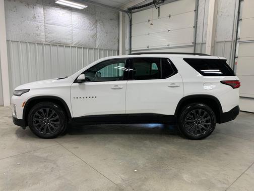 Summit White 2023 Chevrolet Traverse RS