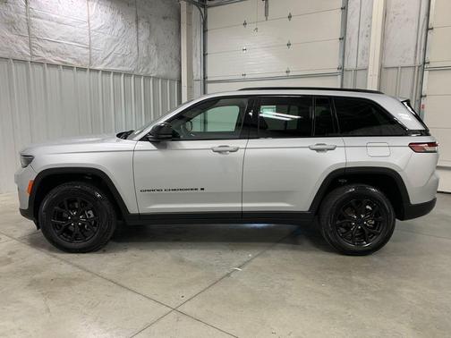 2024 Jeep Grand Cherokee Laredo